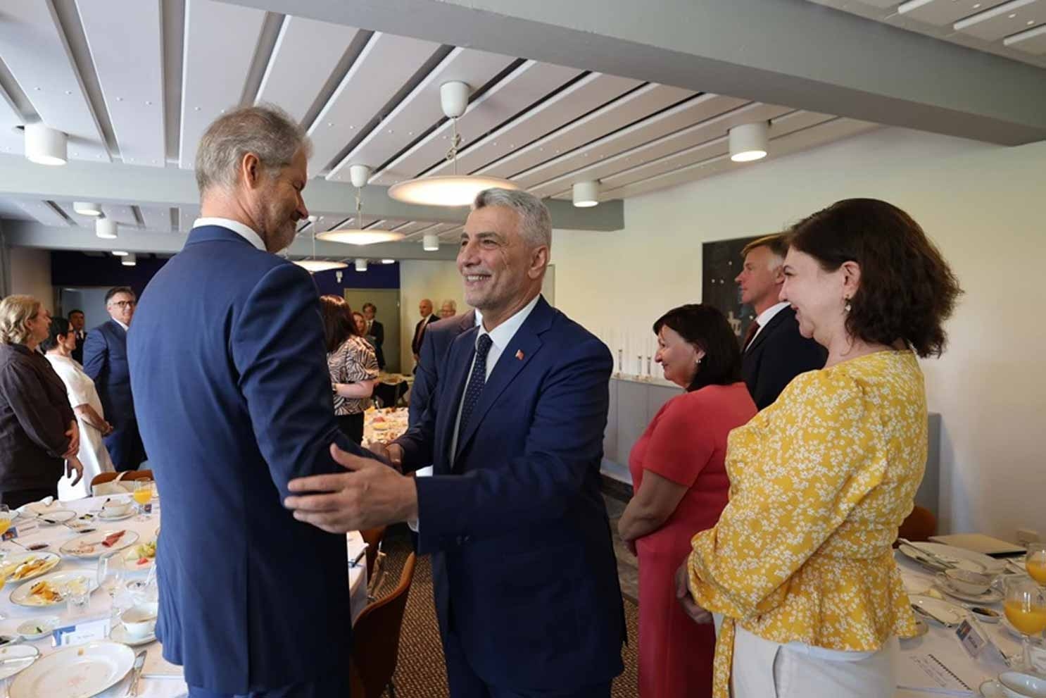 Ministro Bolat: «Turquía es un país clave en las proyecciones de defensa y energía de Europa».