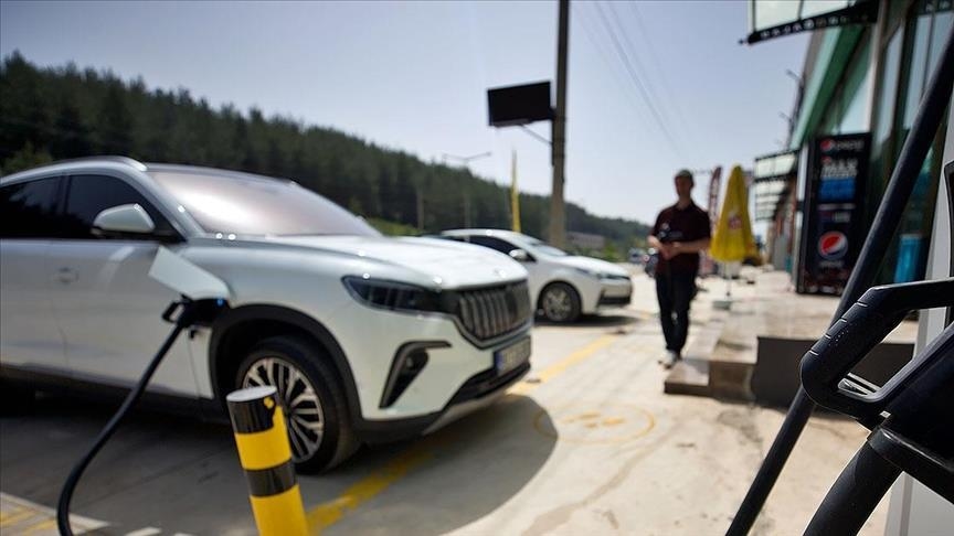 Electric car sales continue their rise in the market