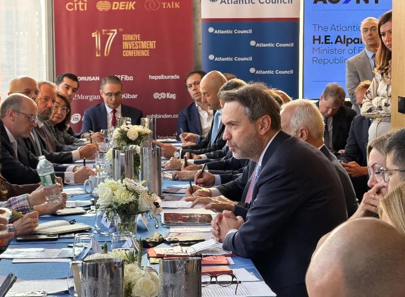 Minister Bayraktar wzywa do inwestycji