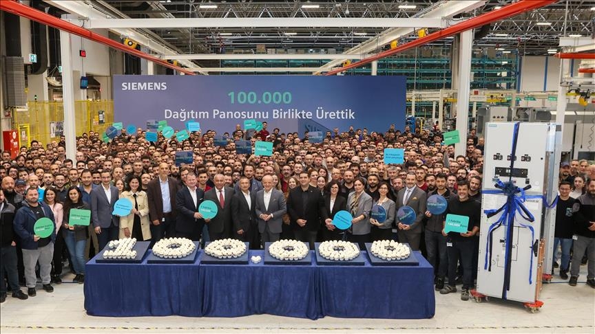 Siemens Türkiye ha prodotto il suo 100.000° pannello di media tensione nello stabilimento di Gebze.