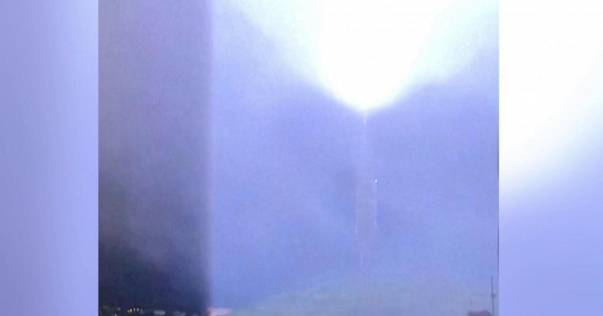 Torrential rains in Barcelona: Lightning strikes antenna on top of hill