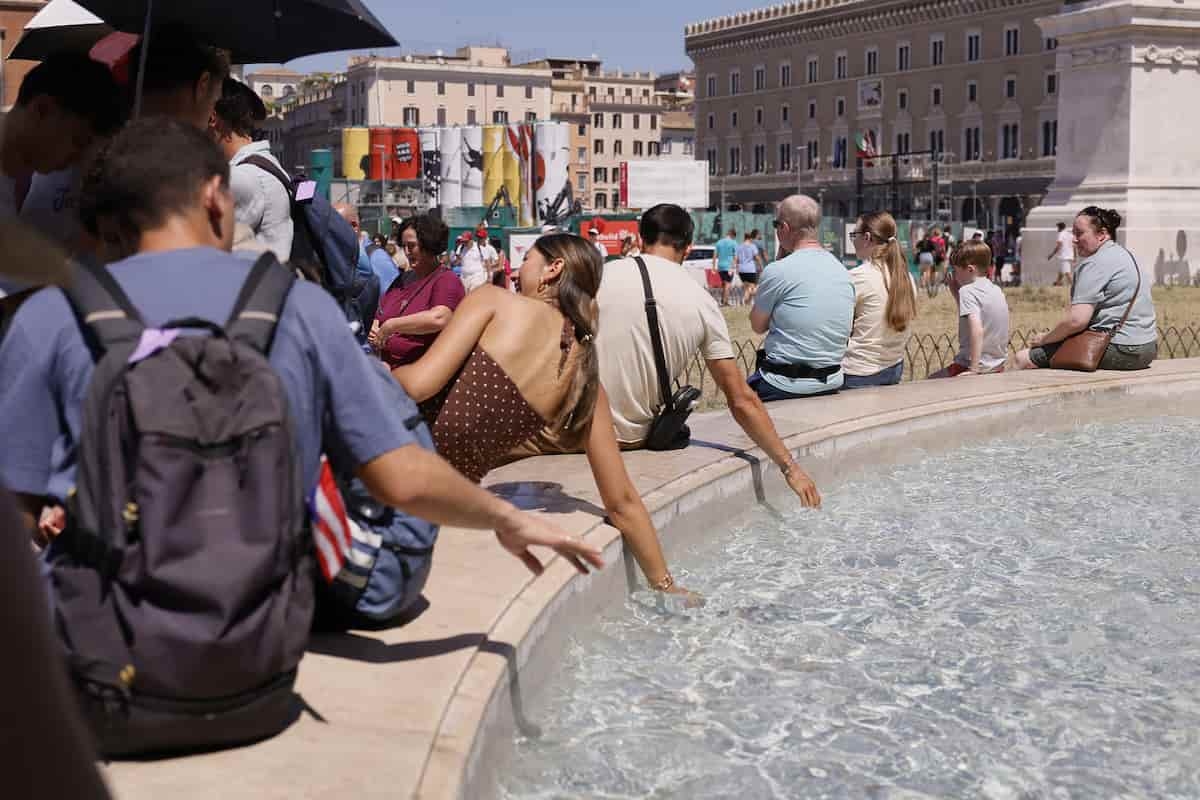 Ein glühend heißer 15. August: In ganz Italien wird eine Eskalation mit roter Flagge angekündigt, das „Kamel“ heizt der Halbinsel die Stimmung an.