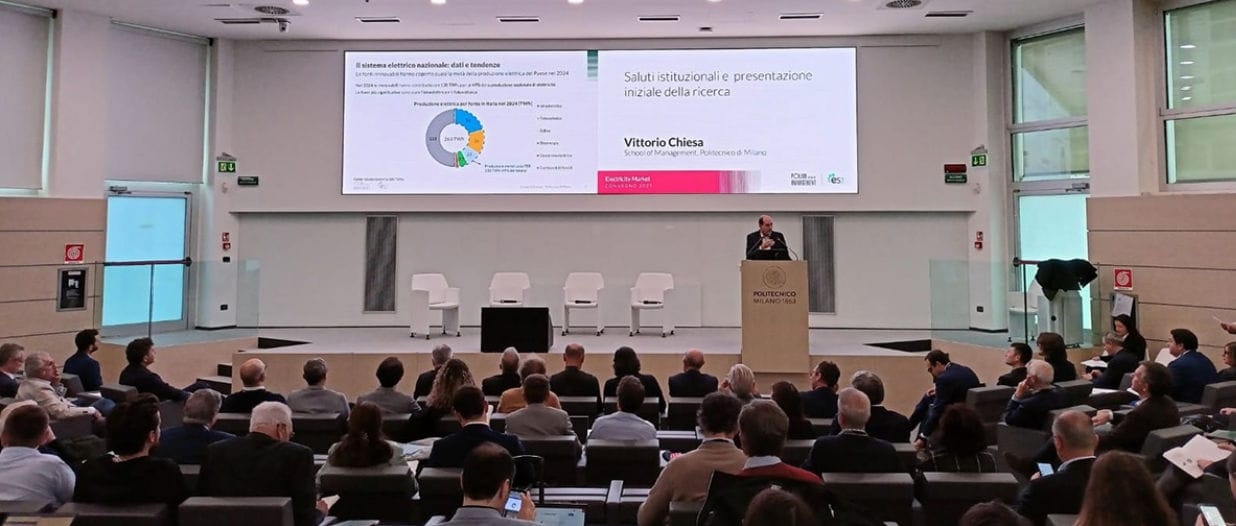 Mercato elettrico in Italia: rinnovabili, e CER sì, ma non basta