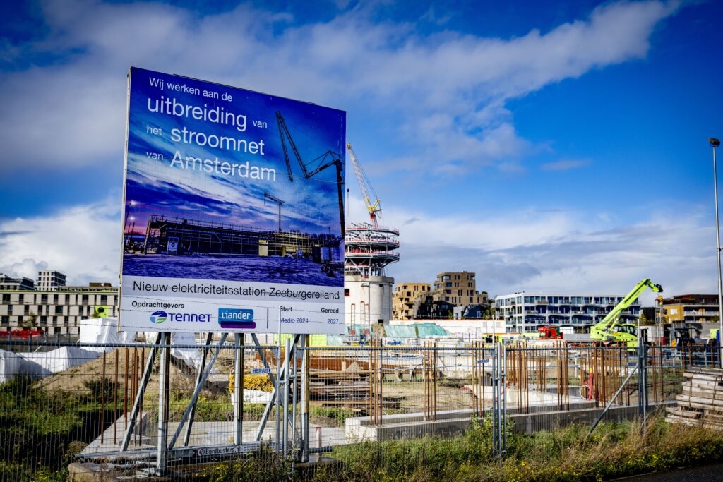 Die Belastung der Stromnetze steigt, Zeitpläne werden oft nicht eingehalten.