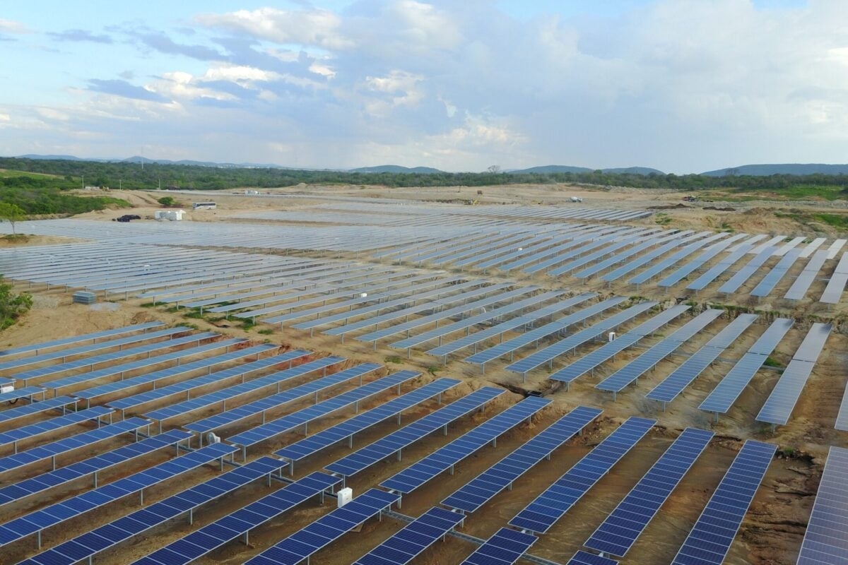 Europees Energie- en Impactfonds Denemarken verkoopt zonnepark in Brazilië aan CEEC Brazilië, een Energy China-bedrijf.