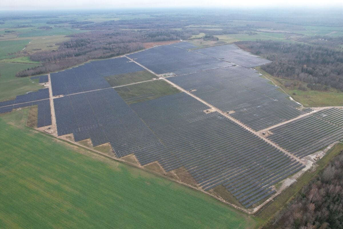 European Energy ottiene finanziamenti per un progetto ibrido di energia solare e accumulo in Lettonia