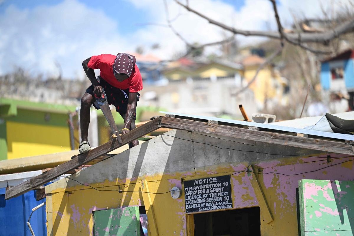 Hurricane Melissa: A French ship delivers 40 tons of humanitarian aid to Jamaica