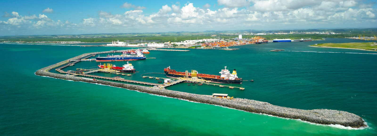 Suape, yatırımlarıyla ve enerji dönüşümüne odaklanarak 47. yılını kutluyor.