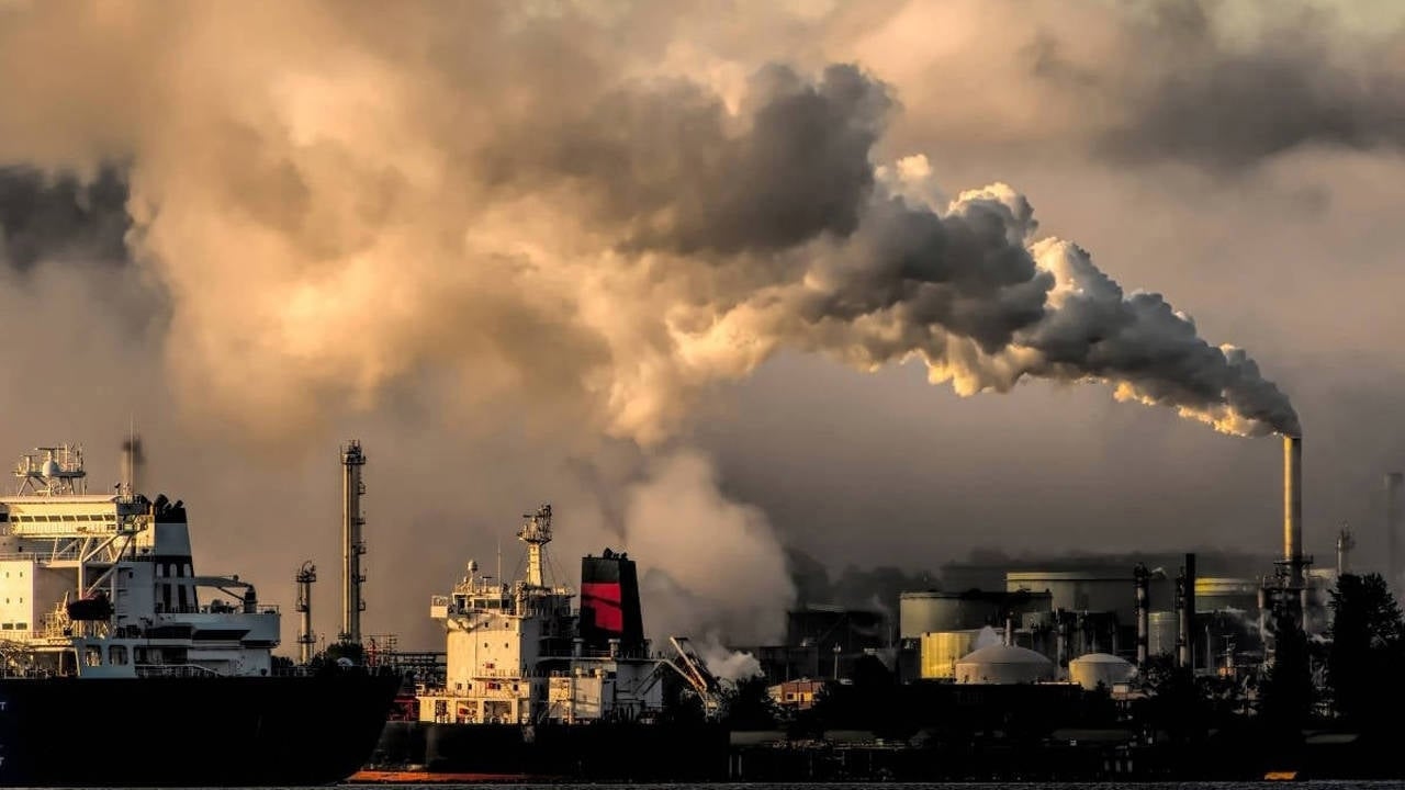 Una de las causas de las enfermedades infantiles es la contaminación del aire.