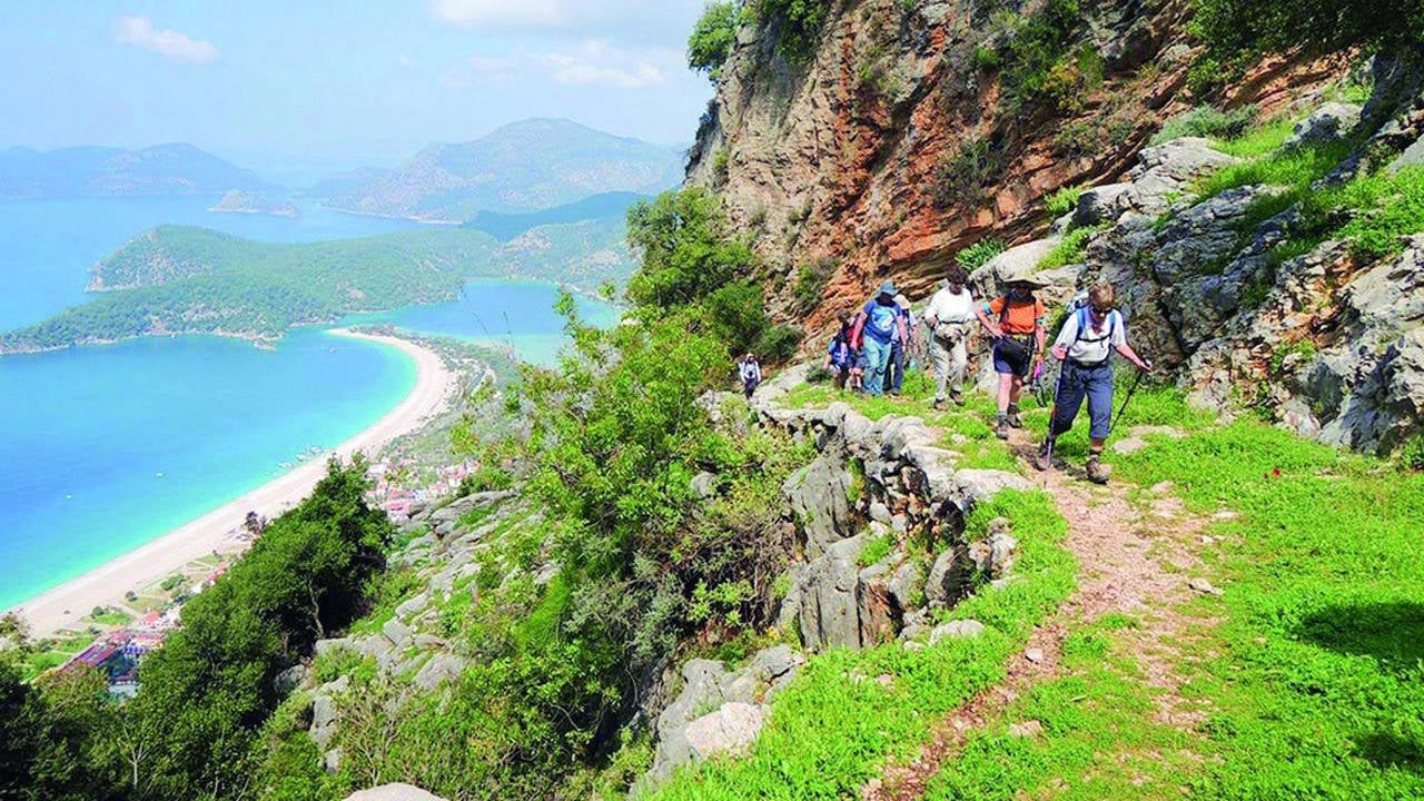 Die „schönste Straße der Welt“ ist voller Natur, Geschichte und Gewinn.