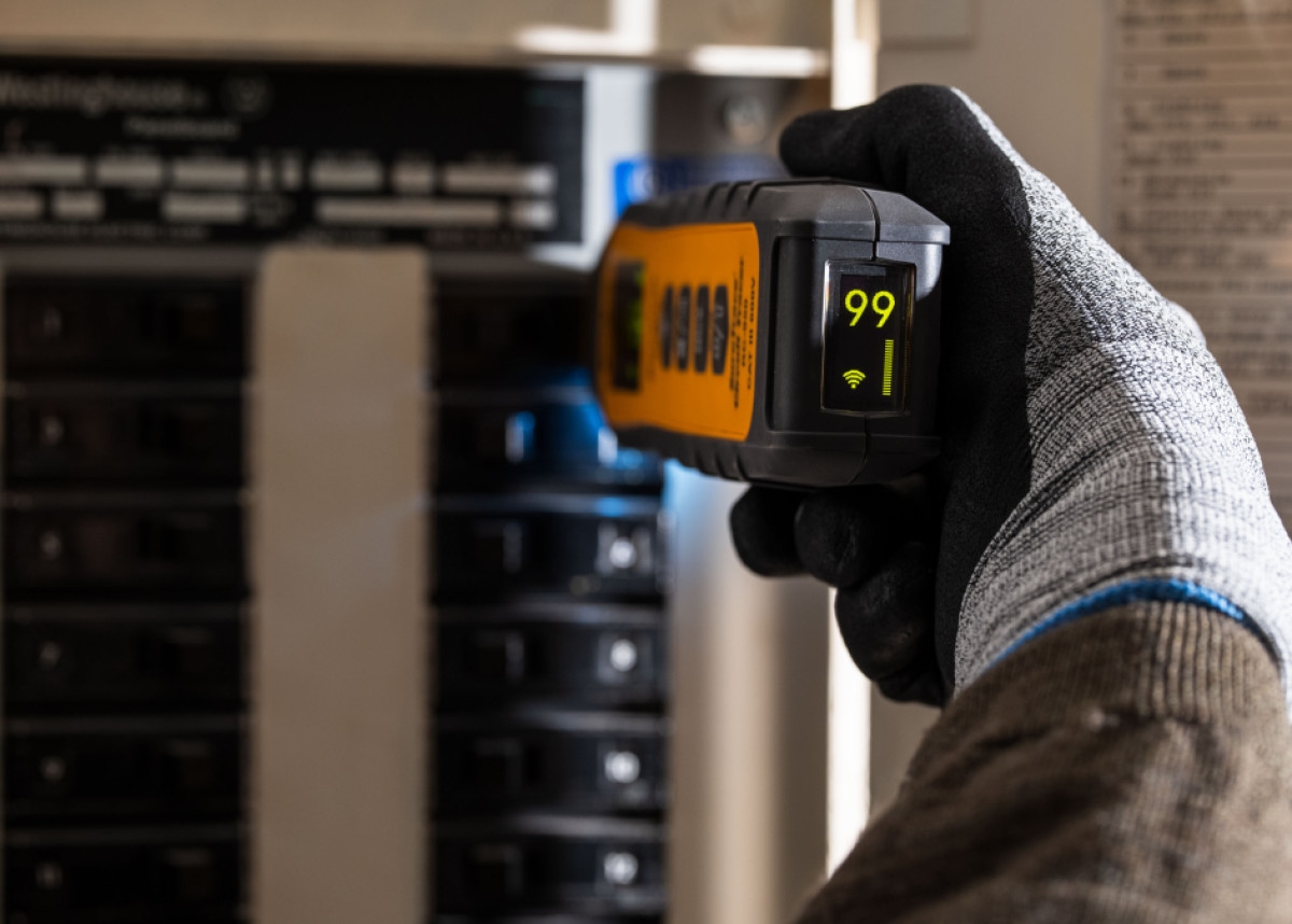 Leitungssucher mit rotierendem Display